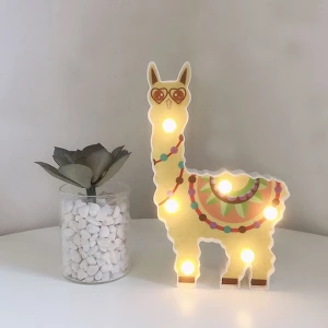 Applique murale lama heureux avec ampoules à LED. Bonne qualité, original, à côté d'une vase