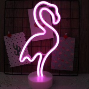Lampe Led rose flamant rose. Bonne qualité, original, et à la mode