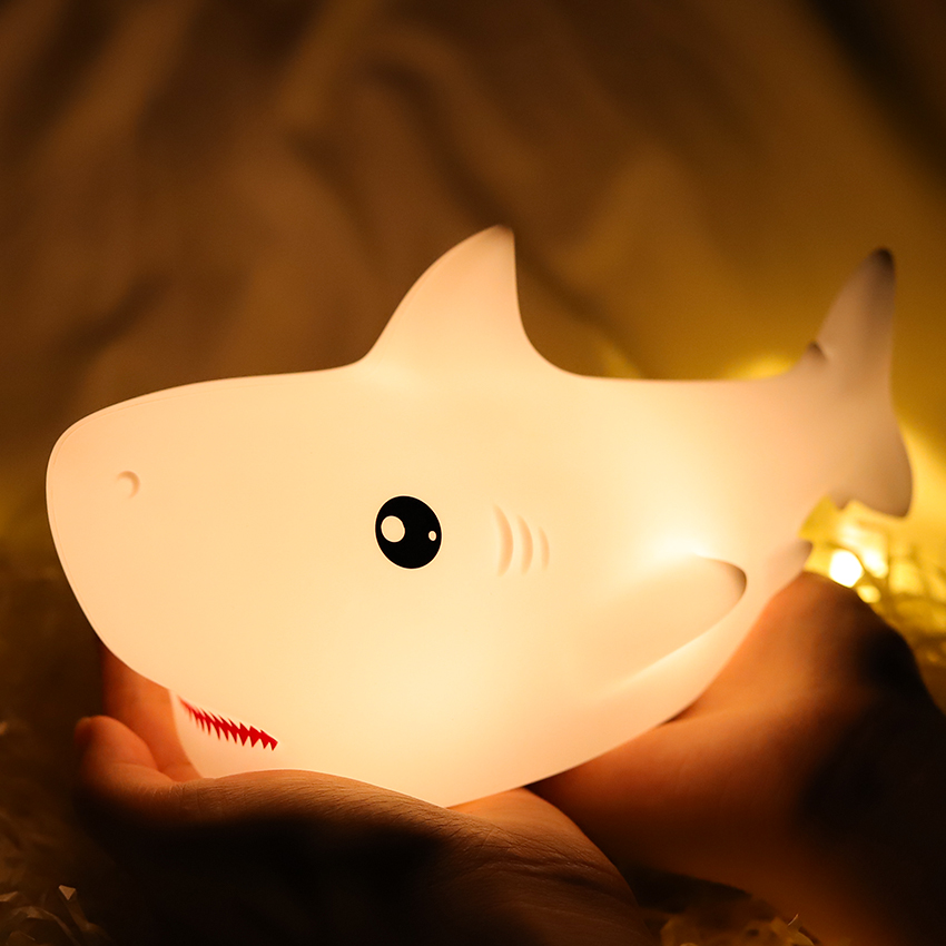 Lampe veilleuse bébé en forme de poisson. Bonne qualité et à la mode