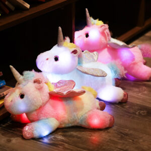 Peluche veilleuse licorne aillée. Bonne qualité, et à la mode avec trois couleurs différents