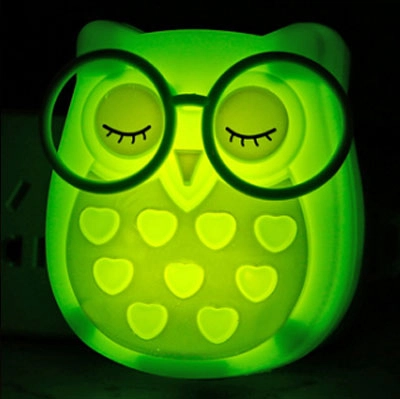 Veilleuse à LED en forme de hibou pour enfants. Bonne qualité, très à la mode, de couleurs vert et jaune