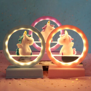 Veilleuse LED licorne créative avec batterie. Bonne qualité, et à la mode avec plusieurs couleurs différents.
