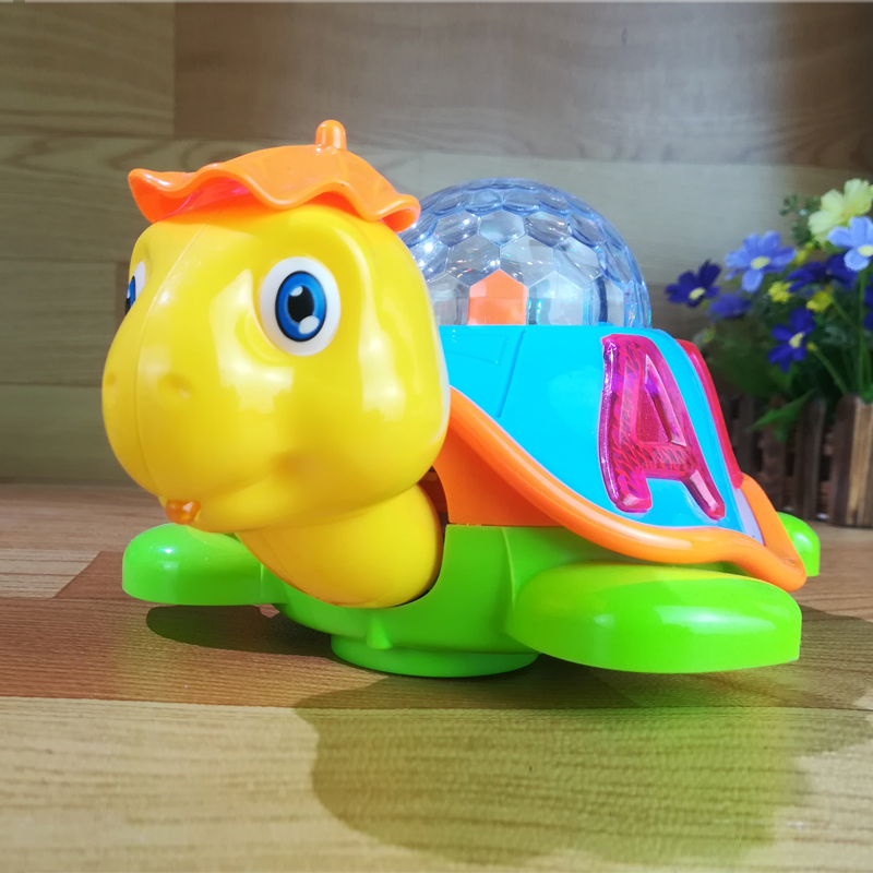 Veilleuse tortue pour bébé. Bonne qualité et à la mode sur une table dans une maison.