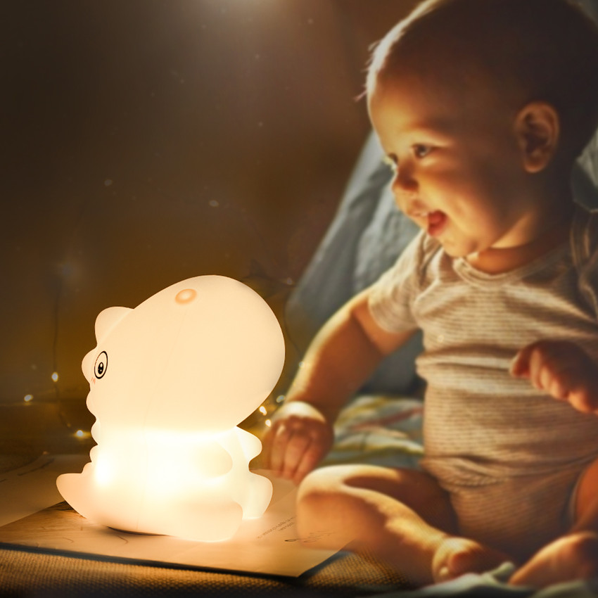 Veilleuses dinosaure Led en Silicone pour bébé. Bonne qualité, original, sur une table, jouer par un bébé