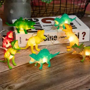 Guirlande lumineuse en forme de dinosaure. Bonne qualité et à la mode sur une table avec plusieurs couleurs différentes.