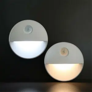 Lampe LED à Induction avec capteur de mouvement. Bonne qualité et à la mode dans une maison.