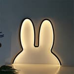 Lampe LED oreilles de lapin. Bonne qualité et à la mode dans une maison