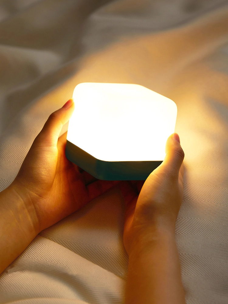 Lampe LED tactile à bascule avec minuteur et chargeur intelligent. Bonne qualité et à la mode