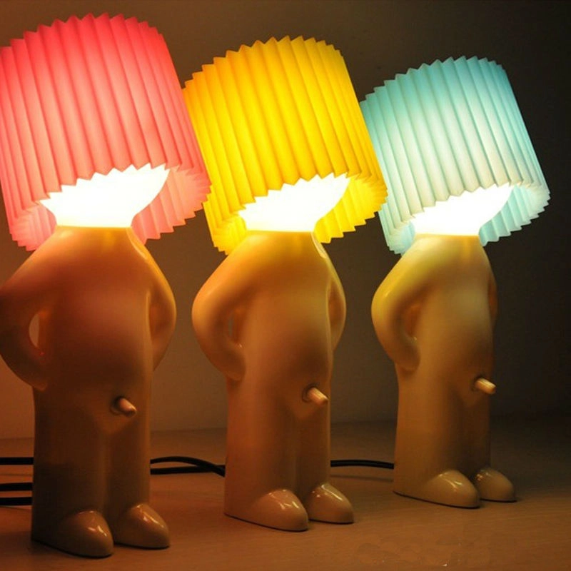 Lampe veilleuse créative petit bonhomme. Bonne qualité et à la mode. Avec plusieurs couleurs disponibles