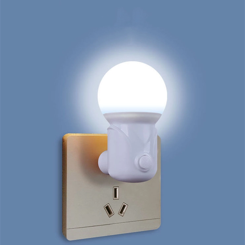 Lampe LED tactile à bascule avec minuteur et chargeur intelligent. Bonne qualité et à la mode branchée sur une prise dans une maison