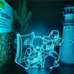 Lampe Veilleuse Naruto Kankuro. Bonne qualité et à la mode sur une table à côté d'une vase dans une maison.