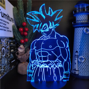 Veilleuse Dragon Ball Z Son Goku. Bonne qualité et à la mode sur une table dans une maison.