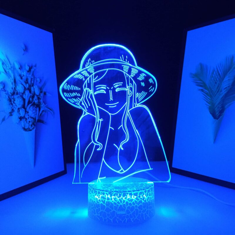 Veilleuse LED Nico Robin. Bonne qualité et à la mode sur une table dans une maison.