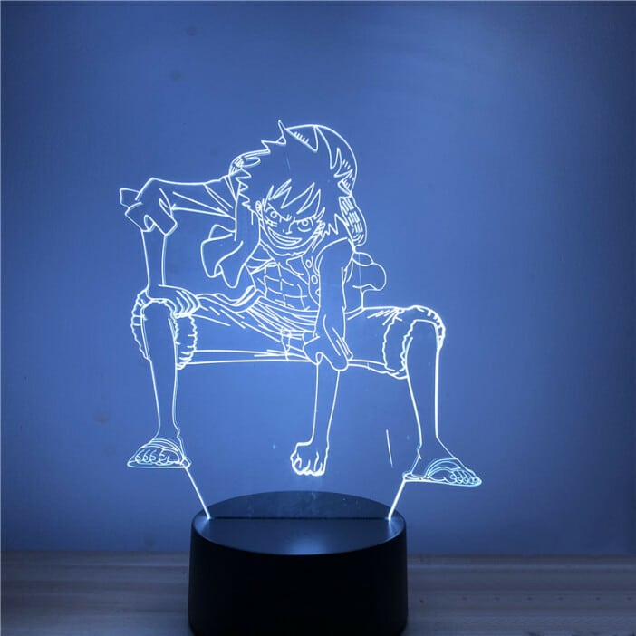 Veilleuse One Piece Luffy Gear 2th. Bonne qualité et à la mode sur une table dans une maison