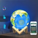 Veilleuse coranique portable en forme de terre avec Bluetooth. Bonne qualité et à la mode sur une table avec une télécommande une maison