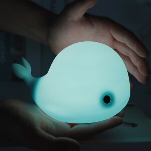 Adorable veilleuse baleine pour bébé