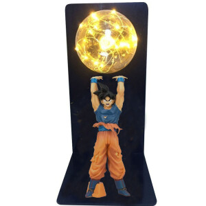 lampe led avec une figurine dragon ball Z avec une boule de feu LED au-dessus de ses bras tendus
