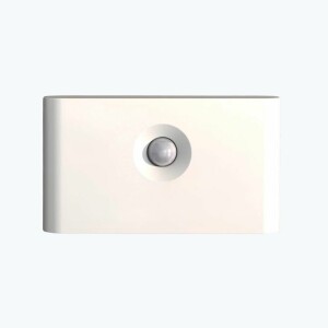 Veilleuse blanche de forme rectangulaire avec rond gris au centre. Sur fond bleu ciel.