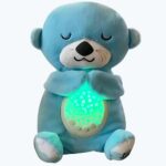 on voit sur un fond clair une veilleuse peluche loutre qui dort de couleur bleue