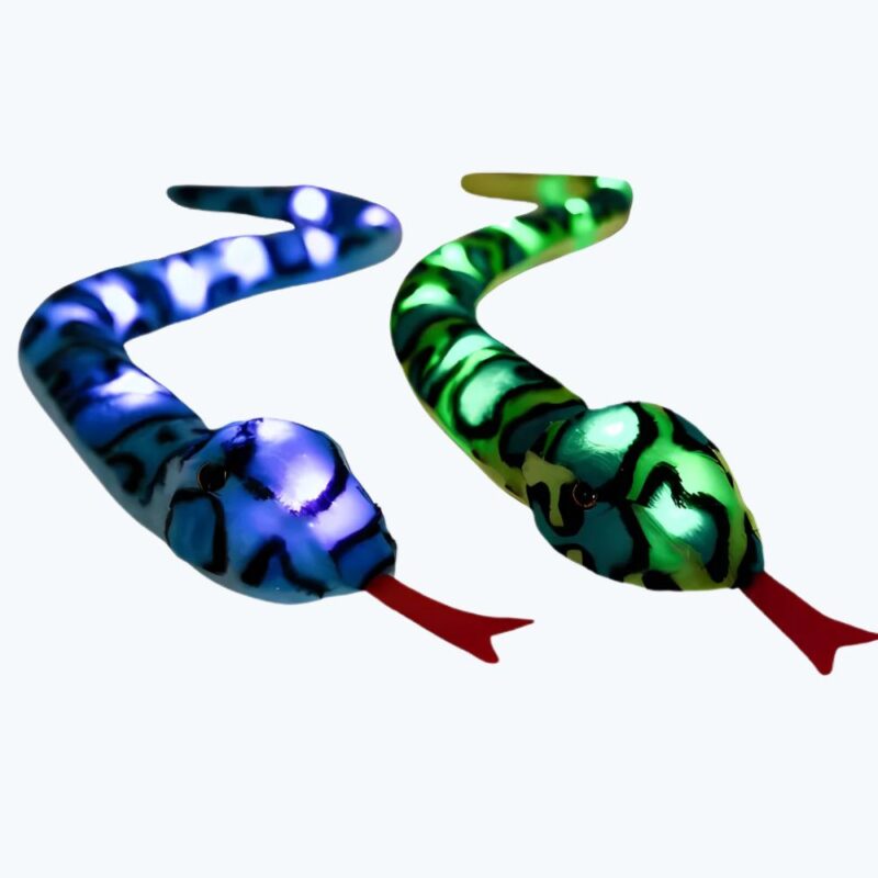on voit sur un fond clair deux veilleuses peluches de serpent : un est vert l'autre est bleu